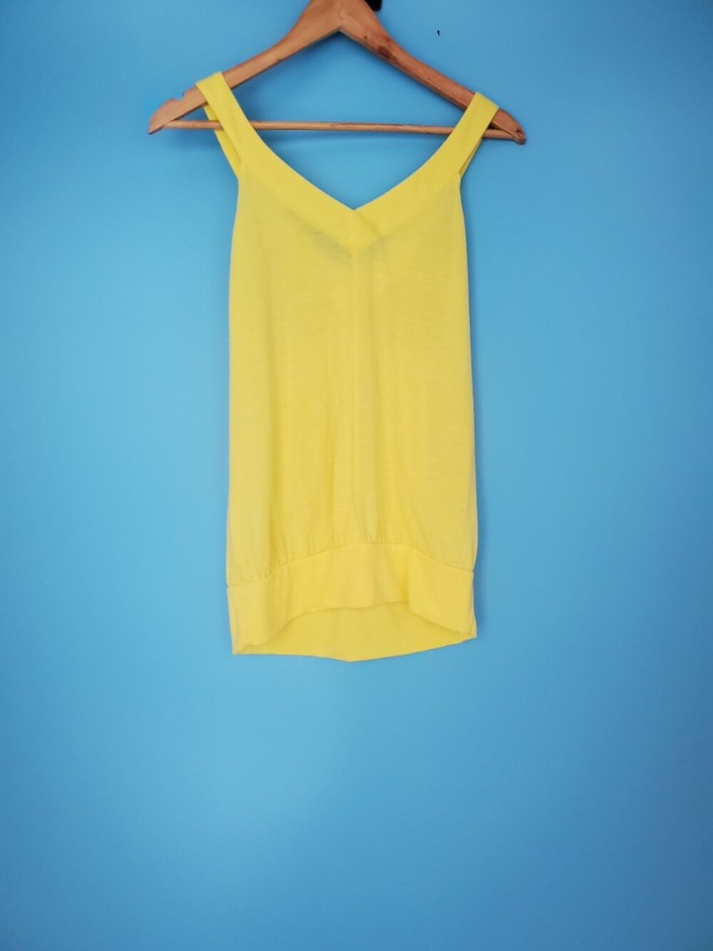 Soprano Blouse Size Small V-Neck Sleeveless Yellow - Picture 3 of 7